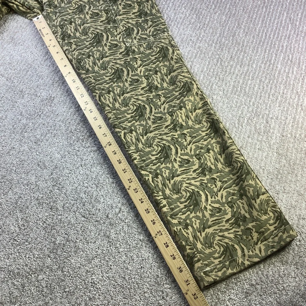 True Religion Abstract Camo SN Cargo Pants Green Straight Leg Size 30 x 32 NWT